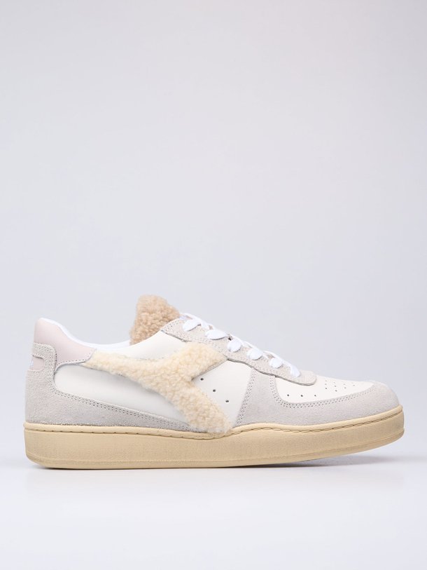 Ontdek de MI Basket lederen sneakers van Diadora in de kleur wit bij Orangebag. Op werkdagen voor 21:45 besteld, morgen in huis.