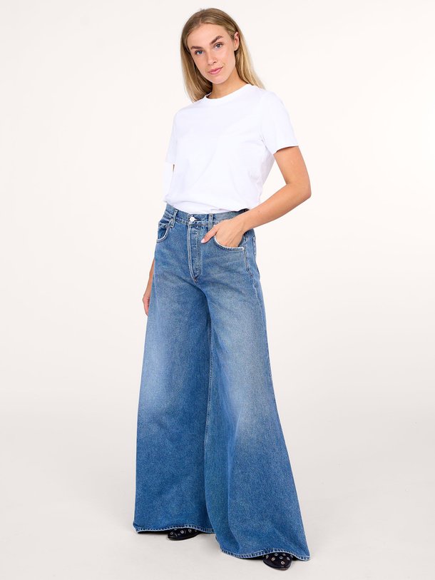 Ontdek de Amari high waist wide leg jeans van Citizens of Humanity in de kleur blauw bij Orangebag. Op werkdagen voor 21:45 besteld, morgen in huis.