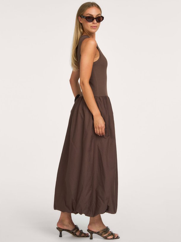 Ontdek de Oda Balloon Dress van Karen By Simonsen bij Orangebag. Op werkdagen voor 21:45 besteld, morgen in huis.