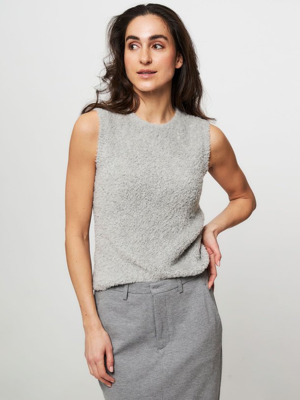 Ontdek de Rie wolmix teddy top van Graumann in de kleur grijs bij Orangebag. Op werkdagen voor 21:45 besteld, morgen in huis.