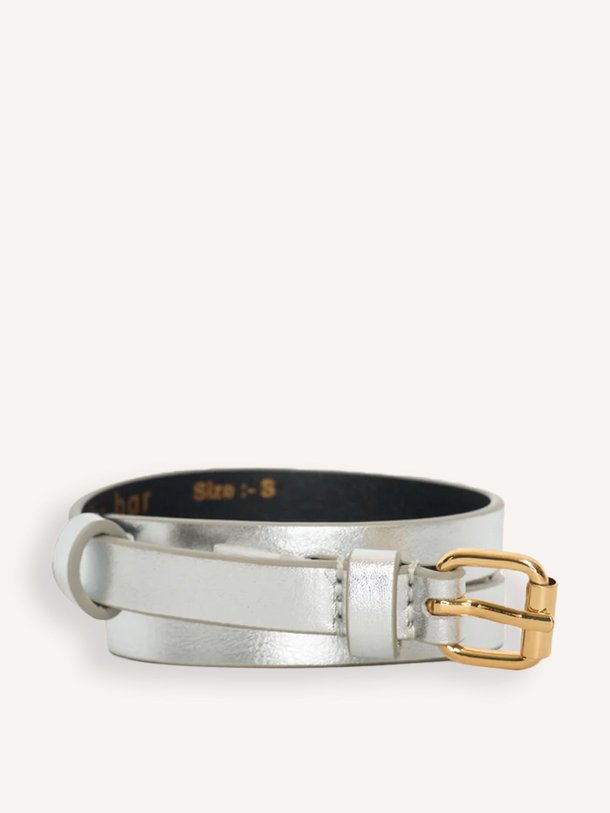 Ontdek de Julie lederen metallic riem van By-Bar in de kleur Zilverkleur bij Orangebag. Op werkdagen voor 21:45 besteld, morgen in huis.
