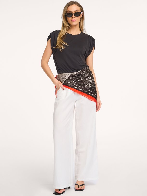 Ontdek de Camilla jersey top van Co'Couture in de kleur Donkergrijs bij Orangebag. Op werkdagen voor 21:45 besteld, morgen in huis.