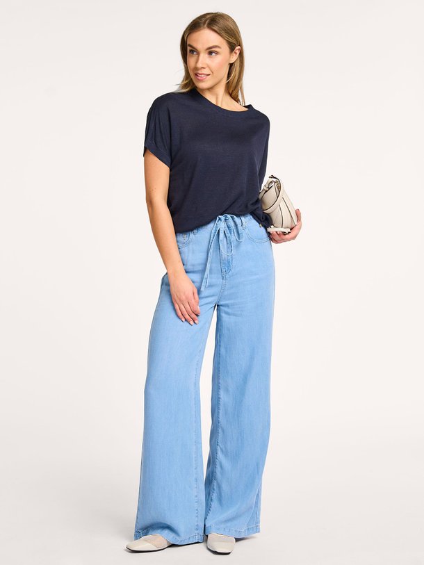 Ontdek de Rabi high waist wide leg jeans van Suncoo in de kleur blauw bij Orangebag. Op werkdagen voor 21:45 besteld, morgen in huis.