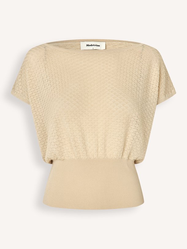 Modstrom Aja viscosemix top - Zand Ontdek de Aja viscosemix top van Modstrom in de kleur Zand bij Orangebag. Op werkdagen voor 21:45 besteld, morgen in huis.