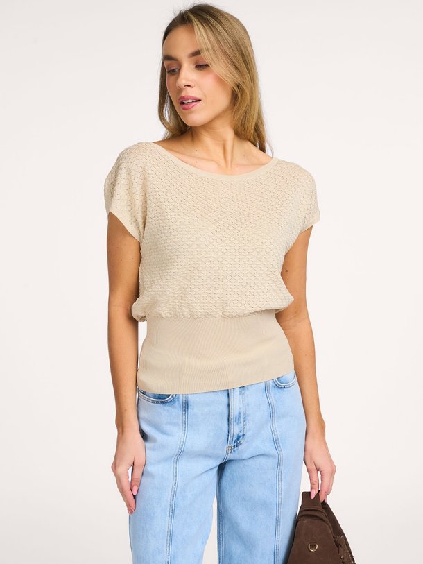 Modstrom Aja viscosemix top - Zand Ontdek de Aja viscosemix top van Modstrom in de kleur Zand bij Orangebag. Op werkdagen voor 21:45 besteld, morgen in huis.