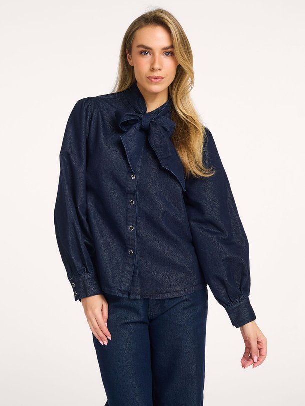 Ontdek de Denim blouse met lurex van Summum in de kleur Donkerblauw bij Orangebag. Op werkdagen voor 21:45 besteld, morgen in huis.