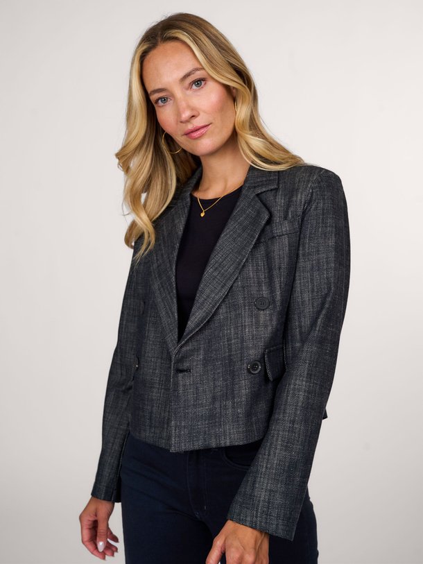 Ontdek de Adina katoenen cropped blazer van By-Bar in de kleur zwart bij Orangebag. Op werkdagen voor 21:45 besteld, morgen in huis.