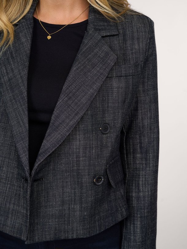 Ontdek de Adina katoenen cropped blazer van By-Bar in de kleur zwart bij Orangebag. Op werkdagen voor 21:45 besteld, morgen in huis.