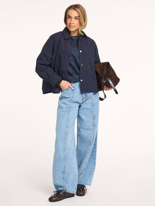 Ontdek de Wandy katoenen jack van Bellerose in de kleur Donkerblauw bij Orangebag. Op werkdagen voor 21:45 besteld, morgen in huis.