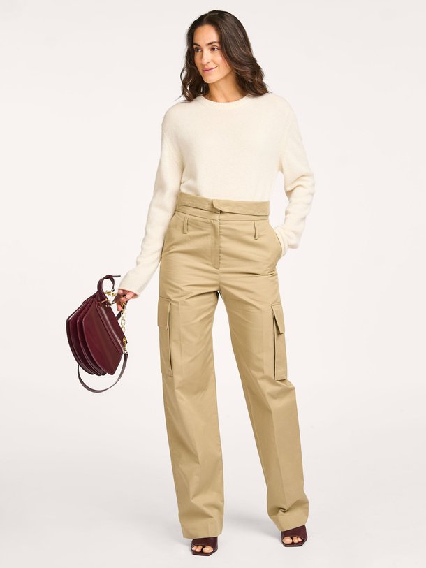 Ontdek de Indra katoenen cargo broek van Iro in de kleur Army bij Orangebag. Op werkdagen voor 21:45 besteld, morgen in huis.