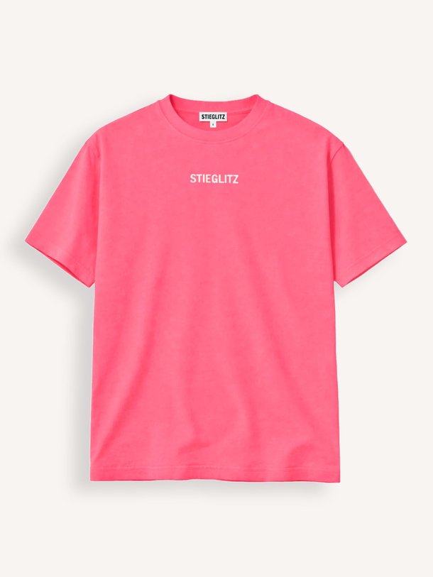 Ontdek de Basic Worn-Out katoenen oversized logo T-shirt van Stieglitz in de kleur Roze bij Orangebag. Op werkdagen voor 21:45 besteld, morgen in huis.