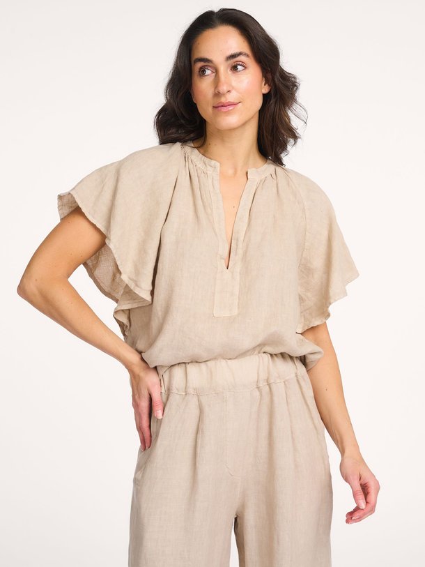 Ontdek de Vina linnen top van By-Bar in de kleur Lichtbruin bij Orangebag. Op werkdagen voor 21:45 besteld, morgen in huis.