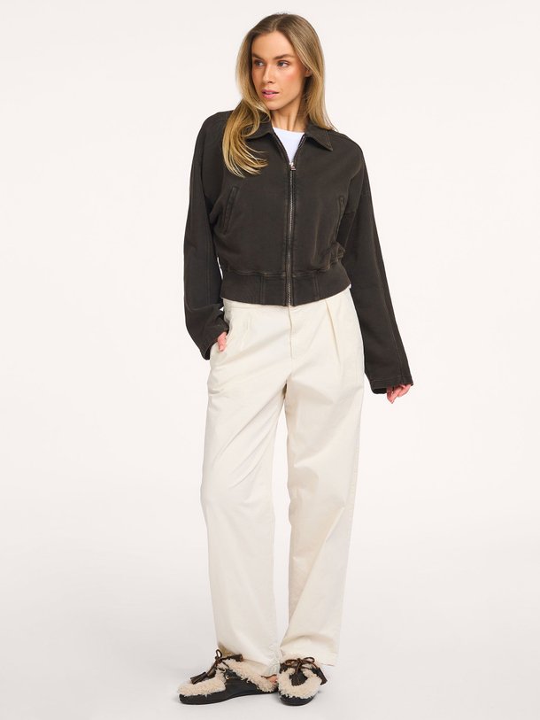 Ontdek de Mawson katoenmix broek van Closed in de kleur Ecru bij Orangebag. Op werkdagen voor 21:45 besteld, morgen in huis.