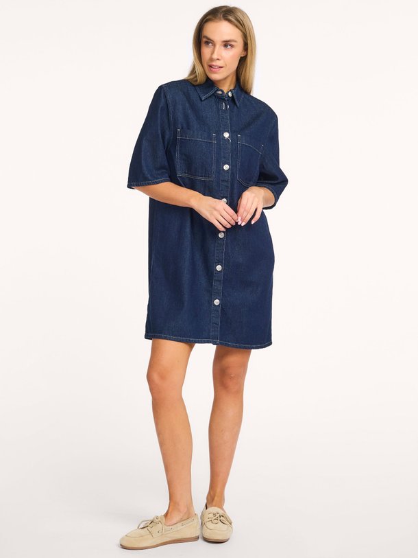 Ontdek de Satilly denim jurk van Samsoe Samsoe in de kleur Donkerblauw bij Orangebag. Op werkdagen voor 21:45 besteld, morgen in huis.