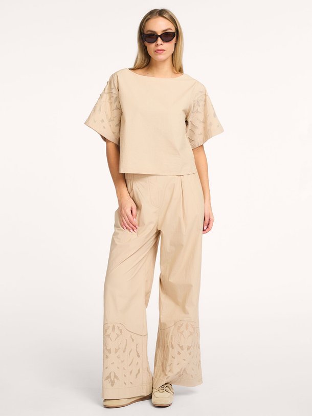 Ontdek de Moonflower organic cotton wide leg broek van Alchemist in de kleur Zand bij Orangebag. Op werkdagen voor 21:45 besteld, morgen in huis.