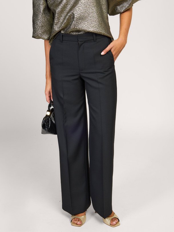 Ontdek de Dulce viscosemix wide leg pantalon van Vanessa Bruno in de kleur zwart bij Orangebag. Op werkdagen voor 21:45 besteld, morgen in huis.