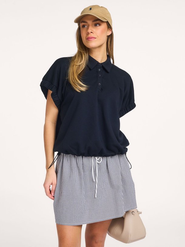 Ontdek de Mellie katoenen top van Johny in de kleur Donkerblauw bij Orangebag. Op werkdagen voor 21:45 besteld, morgen in huis.