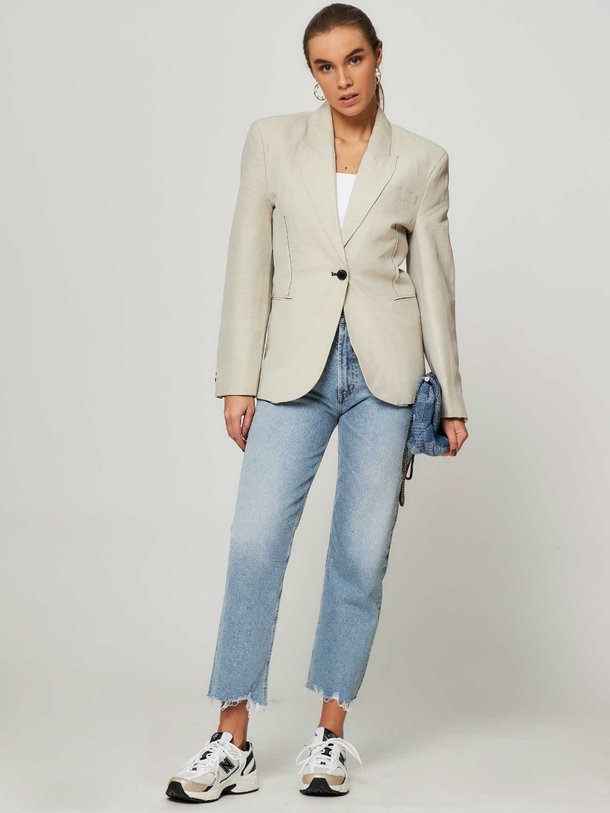 Ontdek de Linnenmix getailleerde blazer van Les Coyotes de Paris in de kleur zand bij Orangebag. Op werkdagen voor 21:45 besteld, morgen in huis.