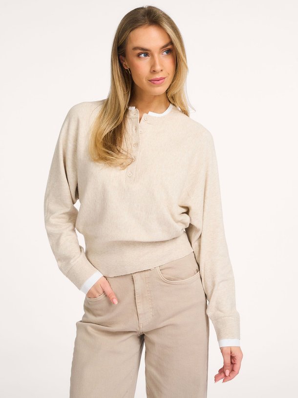 Ontdek de Katoenmix gemêleerde trui van Yaya in de kleur Lichtgrijs bij Orangebag. Op werkdagen voor 21:45 besteld, morgen in huis.