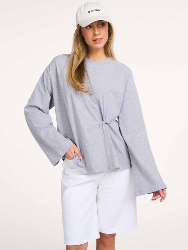 Ontdek de Meli katoenmix top van Club L`avenir in de kleur Grijs bij Orangebag. Op werkdagen voor 21:45 besteld, morgen in huis.