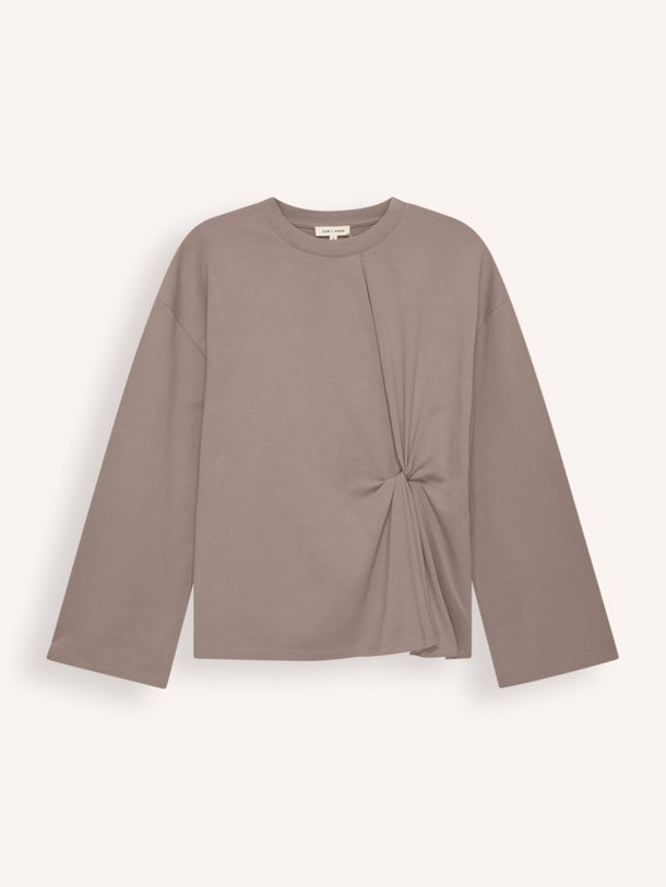 Ontdek de Meli katoenmix top van Club L`avenir in de kleur Taupe bij Orangebag. Op werkdagen voor 21:45 besteld, morgen in huis.