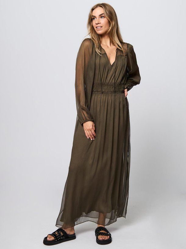 Ontdek de Absolute geweven maxi jurk van Dante 6 in de kleur donkergroen bij Orangebag. Op werkdagen voor 21:45 besteld, morgen in huis.