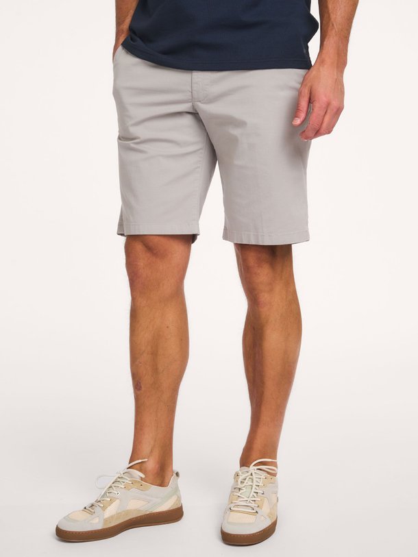 Ontdek de Kend, katoenmix chino short van Drykorn bij Orangebag. Op werkdagen voor 21:45 besteld, morgen in huis.