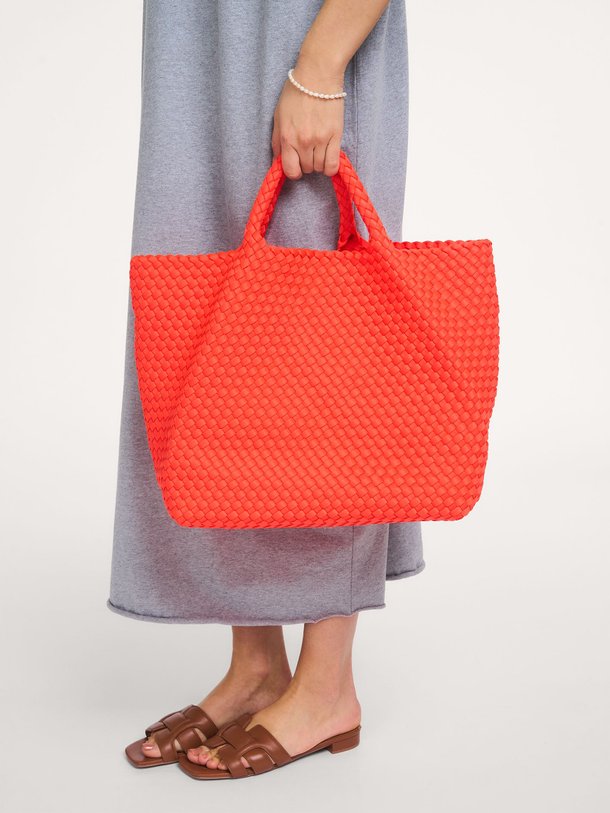 Ontdek de Gevlochten handtas large van Marrea in de kleur Oranje bij Orangebag. Op werkdagen voor 21:45 besteld, morgen in huis.