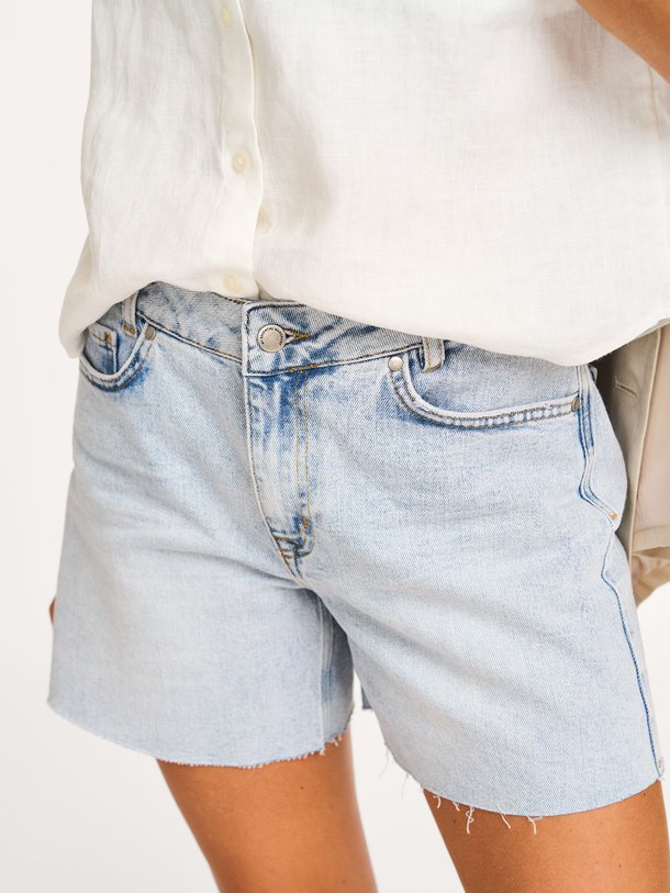 Ontdek de Lucy high waist loose fit short van My Essential Wardrobe in de kleur lichtblauw bij Orangebag. Op werkdagen voor 21:45 besteld, morgen in huis.