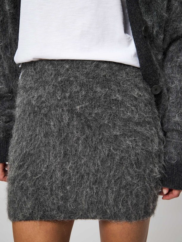 Ontdek de Sabi alpacamix gemeleerde rok van Gestuz in de kleur grijs bij Orangebag. Op werkdagen voor 21:45 besteld, morgen in huis.