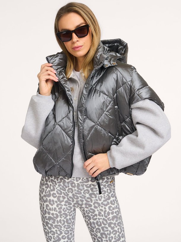 Ontdek de Stevie geweven bodywarmer van Deblon in de kleur Antraciet bij Orangebag. Op werkdagen voor 21:45 besteld, morgen in huis.