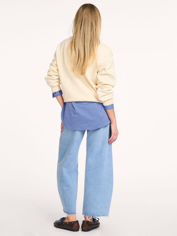 Ontdek de Zoe katoenen logo sweater van Co'Couture in de kleur Crème bij Orangebag. Op werkdagen voor 21:45 besteld, morgen in huis.