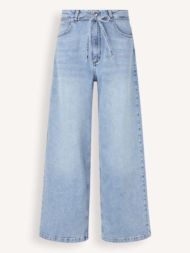 Ontdek de Isolde high waist loose fit jeans van Modstrom in de kleur Blauw bij Orangebag. Op werkdagen voor 21:45 besteld, morgen in huis.