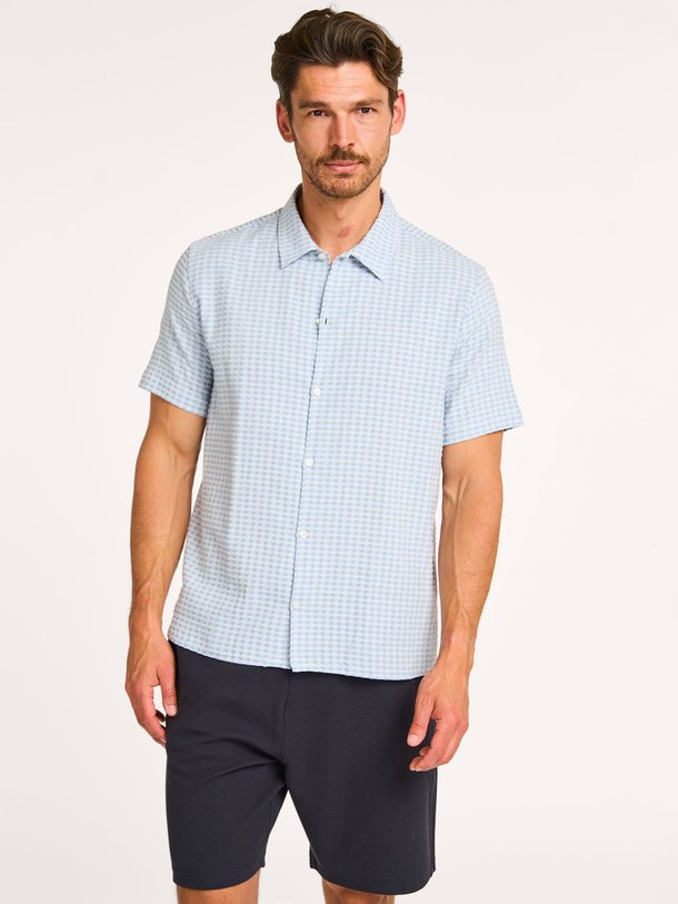 Ontdek de Avan katoenen overhemd met geruit dessin van Samsoe Samsoe in de kleur lichtblauw bij Orangebag. Op werkdagen voor 21:45 besteld, morgen in huis.