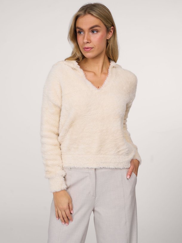 Ontdek de Gebreide fake fur trui van Summum in de kleur crème bij Orangebag. Op werkdagen voor 21:45 besteld, morgen in huis.