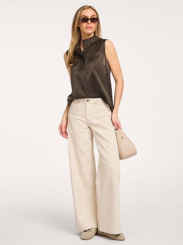 Ontdek de Estelle viscosemix top van My Essential Wardrobe in de kleur Donkerbruin bij Orangebag. Op werkdagen voor 21:45 besteld, morgen in huis.