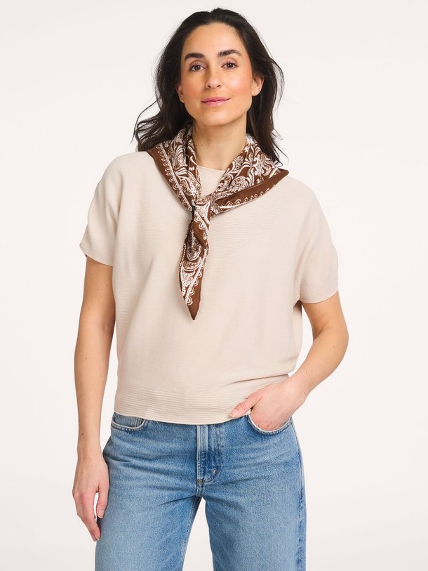 Ontdek de Katoenen top van No Man's Land in de kleur Zand bij Orangebag. Op werkdagen voor 21:45 besteld, morgen in huis.