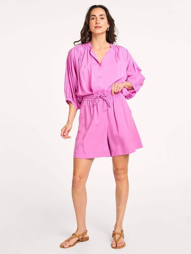 Ontdek de Geweven short van Summum in de kleur paars bij Orangebag. Op werkdagen voor 21:45 besteld, morgen in huis.