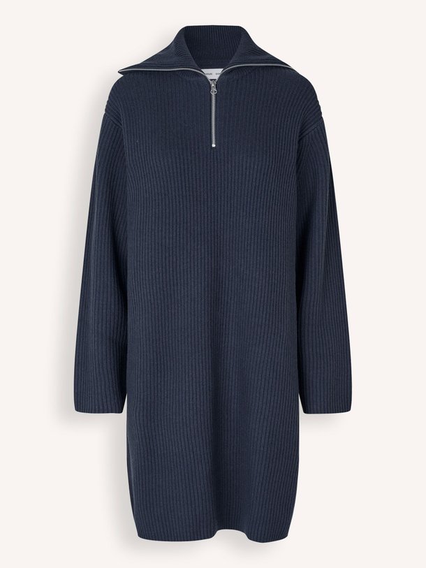 Ontdek de Sanova wollen rib jurk van Samsoe Samsoe in de kleur donkerblauw bij Orangebag. Op werkdagen voor 21:45 besteld, morgen in huis.