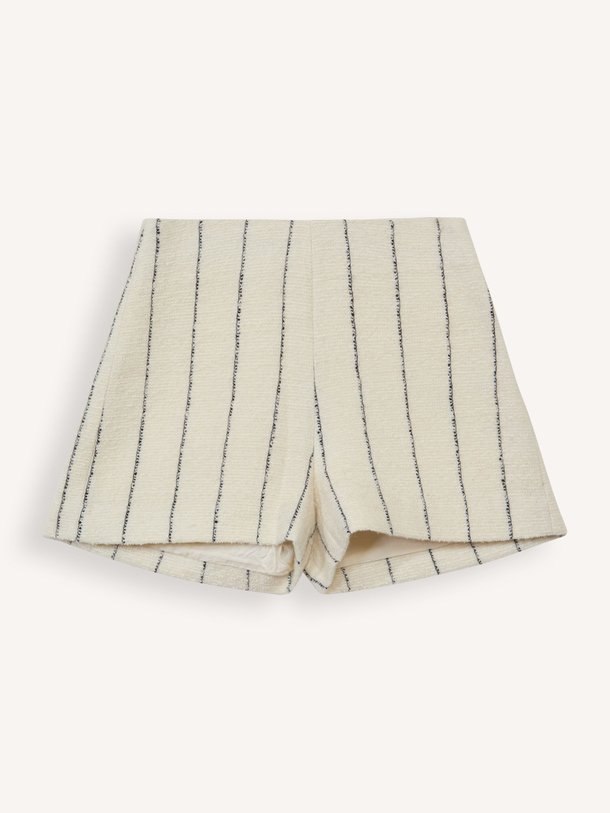 Suncoo Billy - Wolmix Bouclé Short - Off-White Ontdek de Billy wolmix bouclé short van Suncoo in de kleur off-white bij Orangebag. Op werkdagen voor 21:45 besteld, morgen in huis.