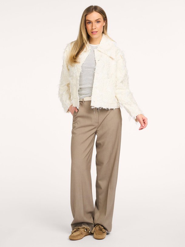 Ontdek de Jany viscosemix jasje met franjes van Copenhagen Muse in de kleur Off-white bij Orangebag. Op werkdagen voor 21:45 besteld, morgen in huis.