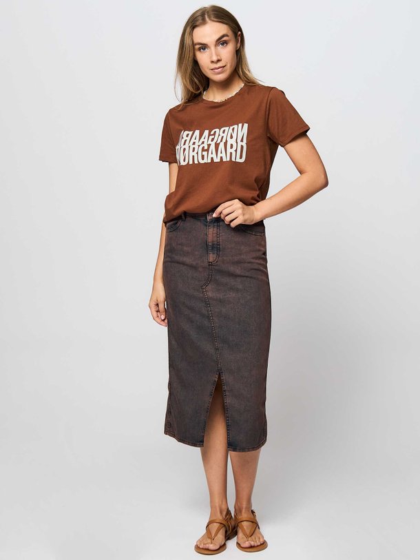 Ontdek de Ketly katoenmix rok van Mads Norgaard in de kleur bruin bij Orangebag. Op werkdagen voor 21:45 besteld, morgen in huis.