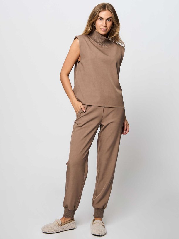 Ontdek de Hope geweven relaxed fit stretch broek van Co'Couture in de kleur lichtbruin bij Orangebag. Op werkdagen voor 21:45 besteld, morgen in huis.