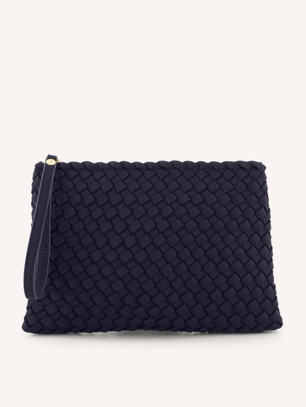 Ontdek de Gevlochten clutch van Marrea in de kleur donkerblauw bij Orangebag. Op werkdagen voor 21:45 besteld, morgen in huis.