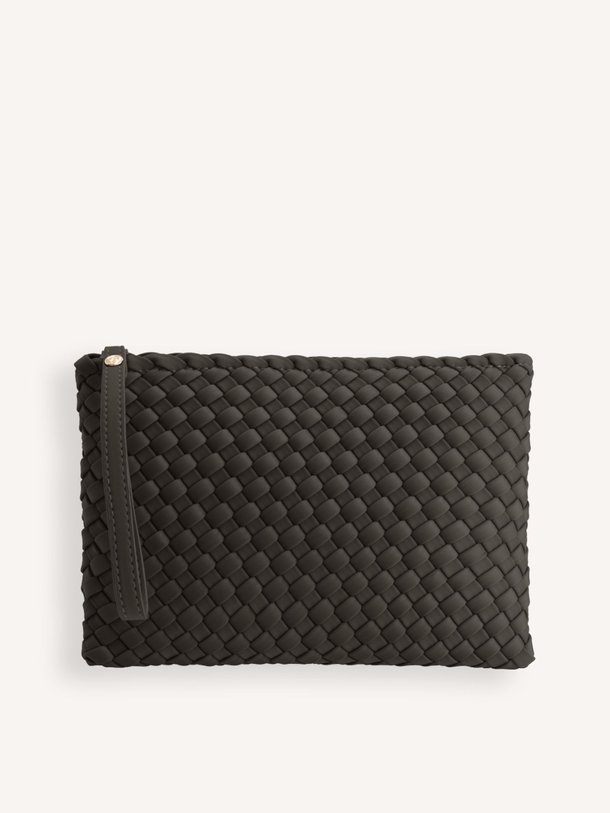 Ontdek de Gevlochten clutch van Marrea in de kleur donkerbruin bij Orangebag. Op werkdagen voor 21:45 besteld, morgen in huis.