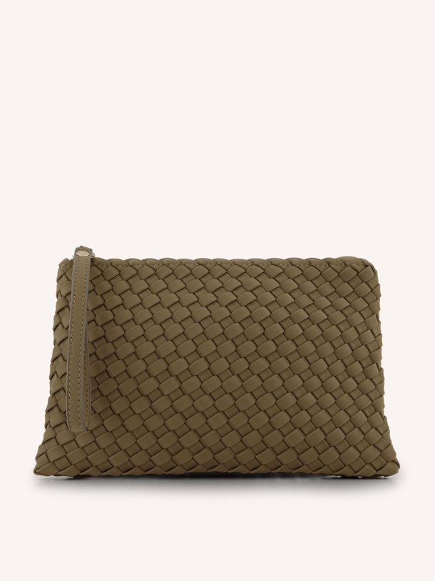 Ontdek de Gevlochten clutch van Marrea in de kleur camel bij Orangebag. Op werkdagen voor 21:45 besteld, morgen in huis.