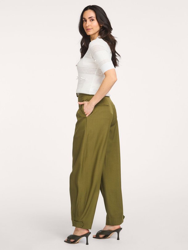 Ontdek de Jarts viscosemix polo top van Essentiel Antwerp in de kleur Off-white bij Orangebag. Op werkdagen voor 21:45 besteld, morgen in huis.