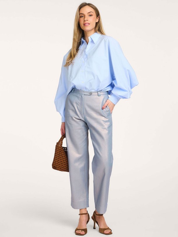 Ontdek de Gons katoenmix broek met coating van Nathalie Vleeschouwer in de kleur Blauw bij Orangebag. Op werkdagen voor 21:45 besteld, morgen in huis.