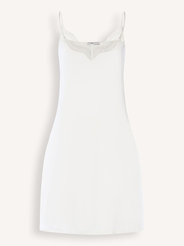 Ontdek de Cira viscosemix onderjurk van Hanro in de kleur Off-white bij Orangebag. Op werkdagen voor 21:45 besteld, morgen in huis.
