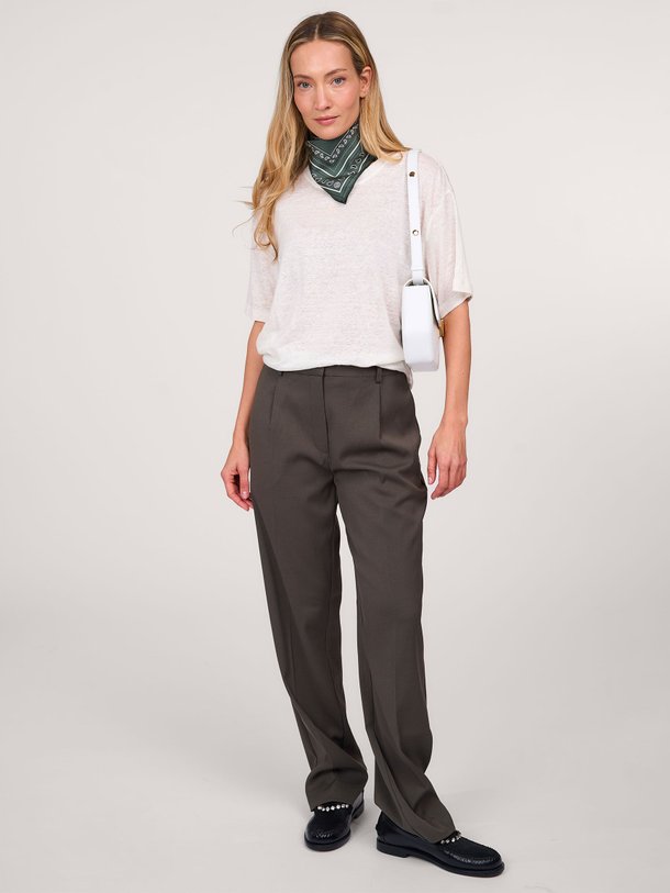 Ontdek de Saramona viscosemix pantalon van Samsoe Samsoe in de kleur donkergroen bij Orangebag. Op werkdagen voor 21:45 besteld, morgen in huis.